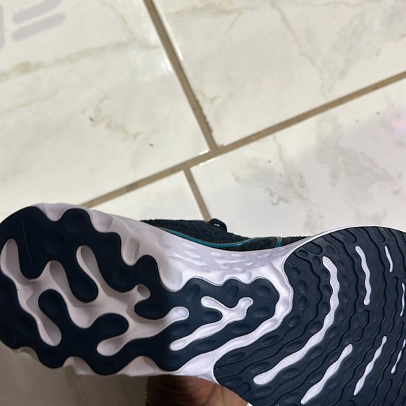 Nike women running athletic sneakers - Picture 5 of 5